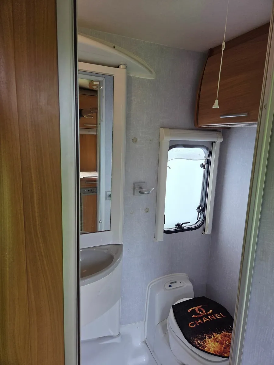 Motorhome - Image 4