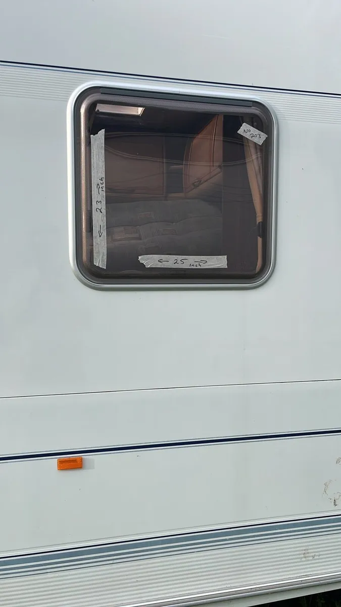 Caravan parts and windows - Image 3