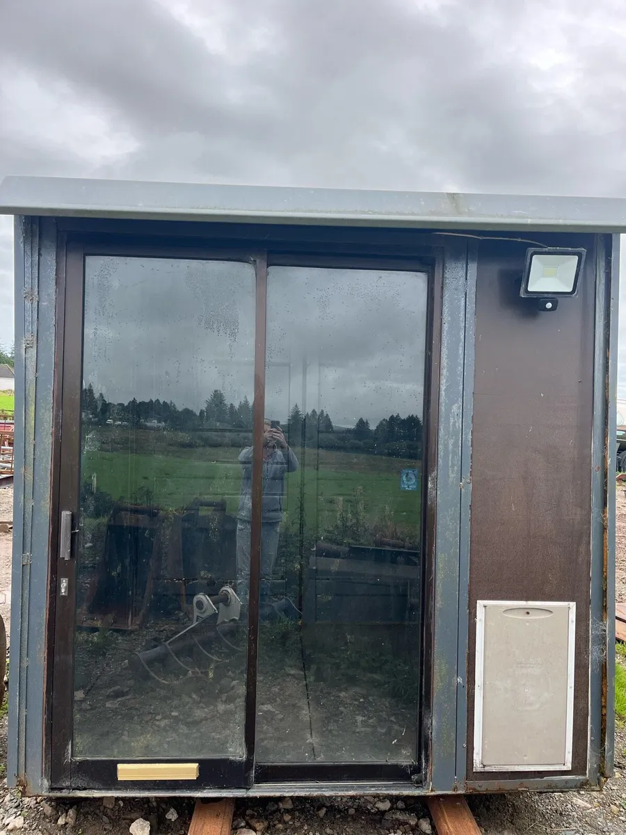 Shed (doghouse) - Image 1