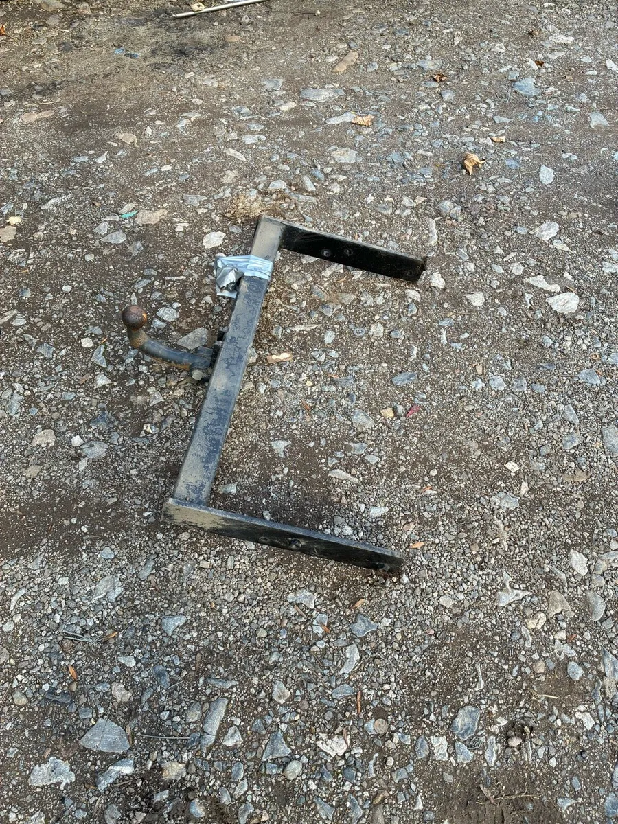 Volkswagen Transporter tow hitch - Image 2