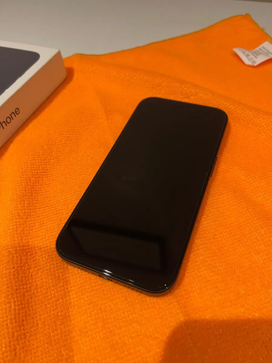 Iphone 16 128gb as new with receipt - Image 2