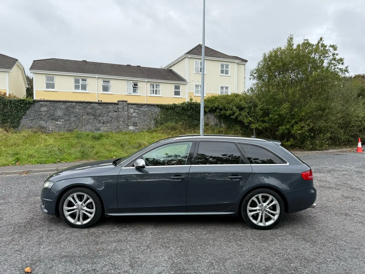 AUDI S4 3.0 V6 AUTO ESTATE - Image 4