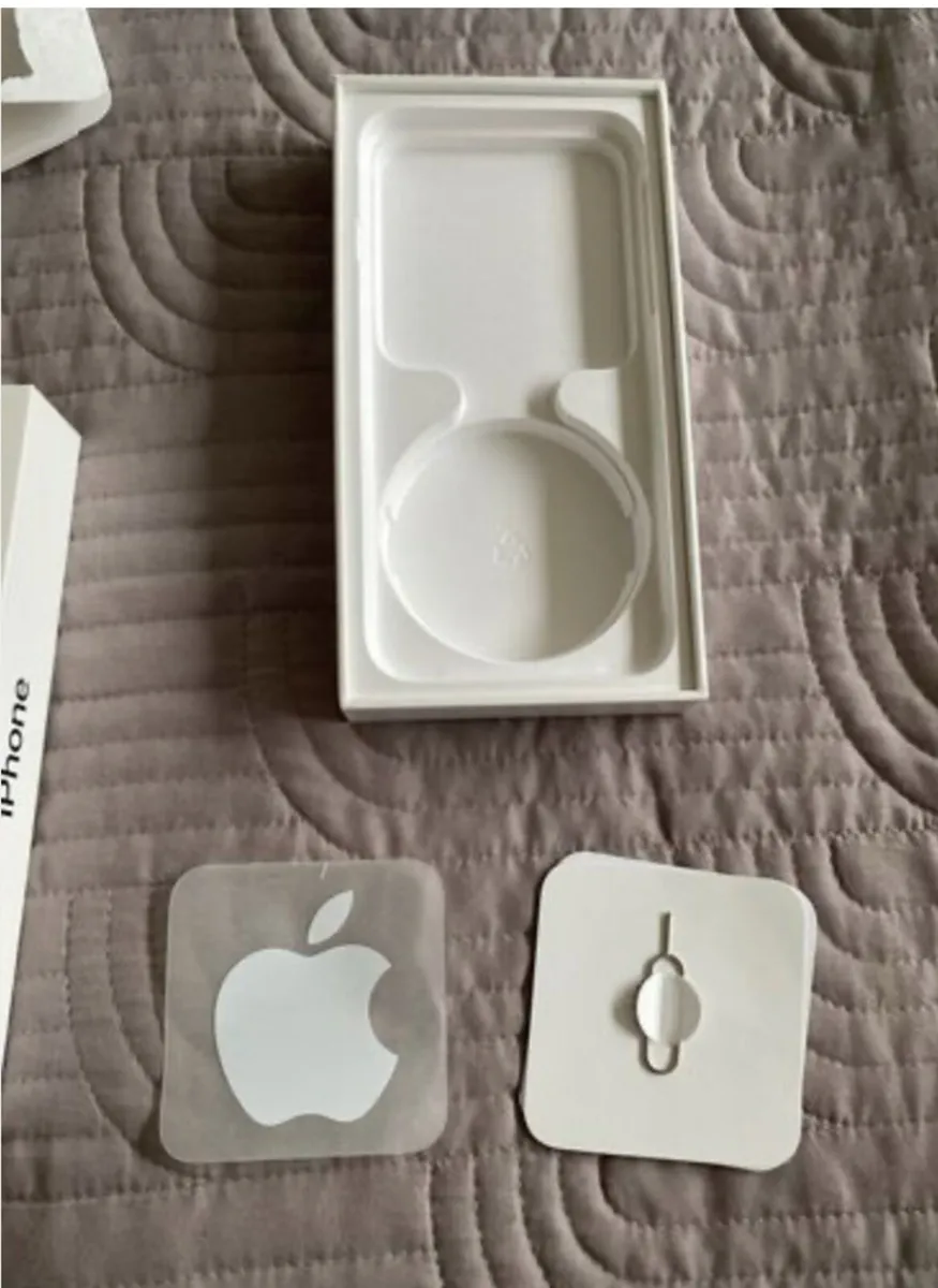 Apple iPhone Se 3rd Gen 64Gb (Box Only) - Image 2