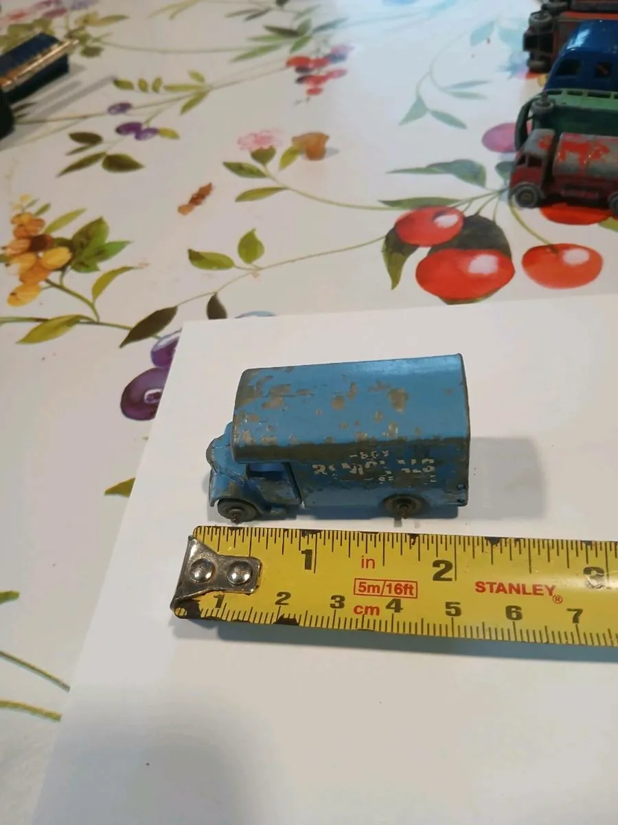 VINTAGE LESNEY  MODEL - Image 2