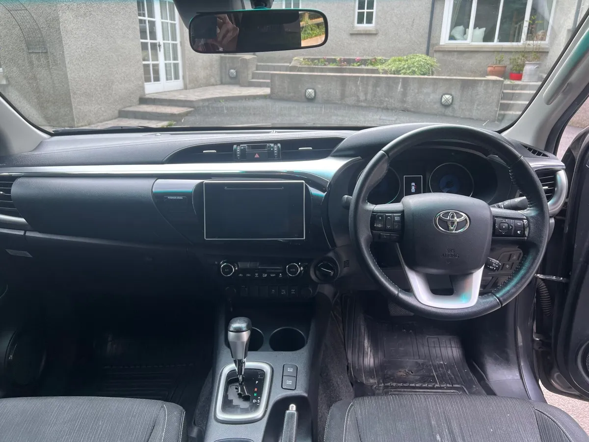 Toyota Hilux 2017 - Image 2