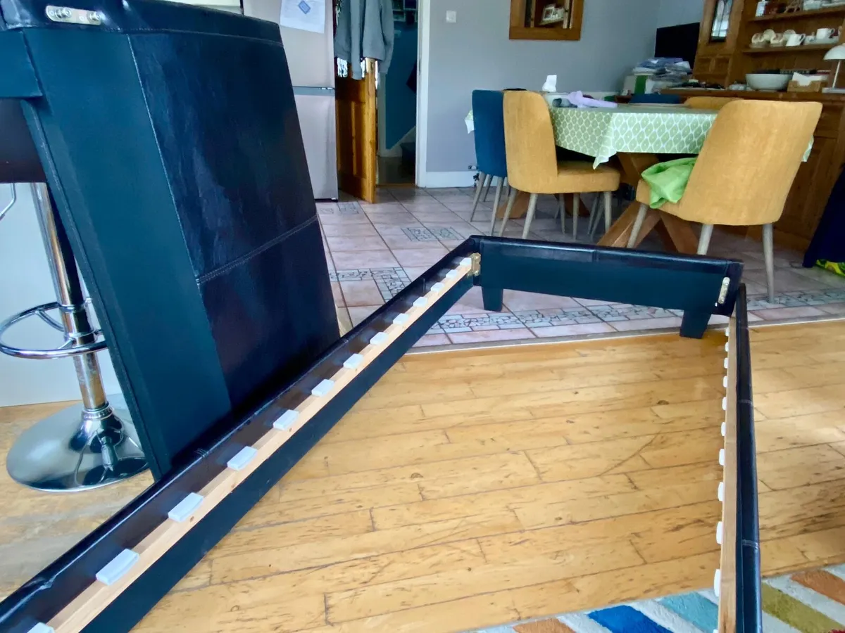 Single bed frame - almost new(  free ) - Image 1