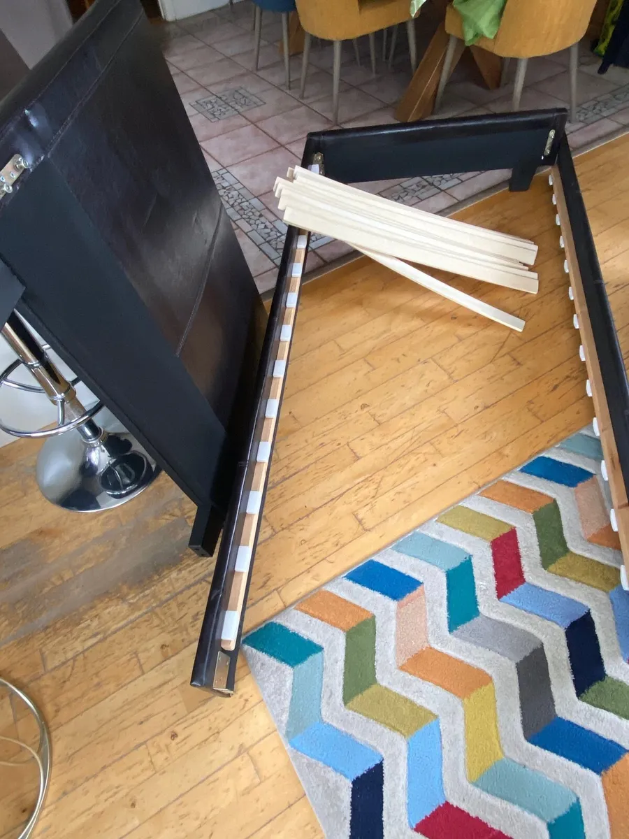 Single bed frame - almost new(  free ) - Image 3