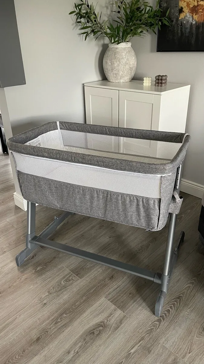 Babylo Cozi Sleeper Bedside Crib Flint - Image 1