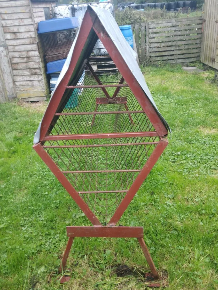 Hay feeder - Image 3