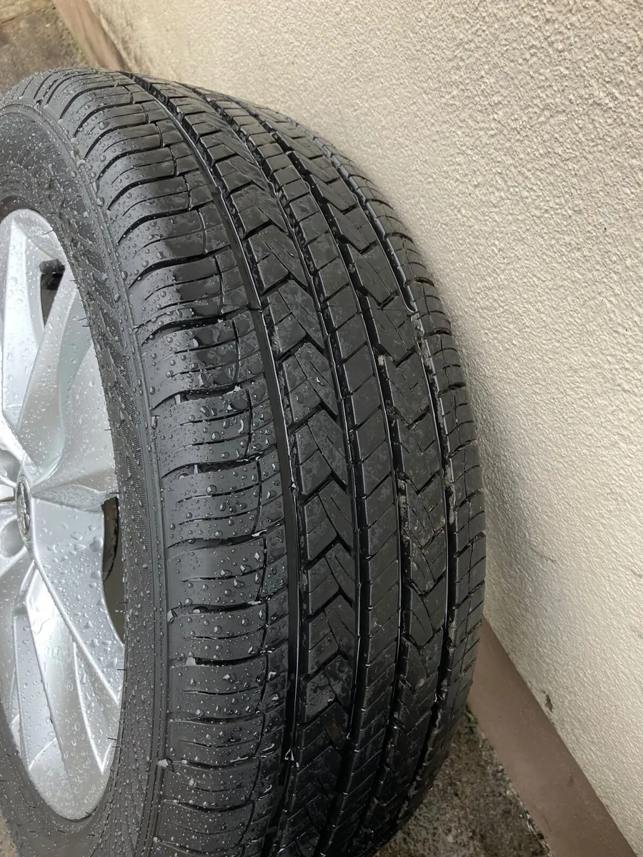 Genuine Skoda 18 inch alloy wheels - Image 2