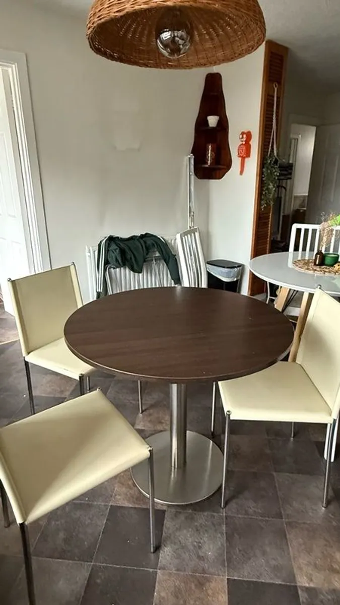 Round kitchen table & chairs - Image 2
