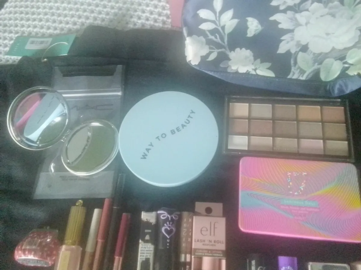 LARGE MAKE UP BUNDLE ALL NEW UNOPENED - Image 1