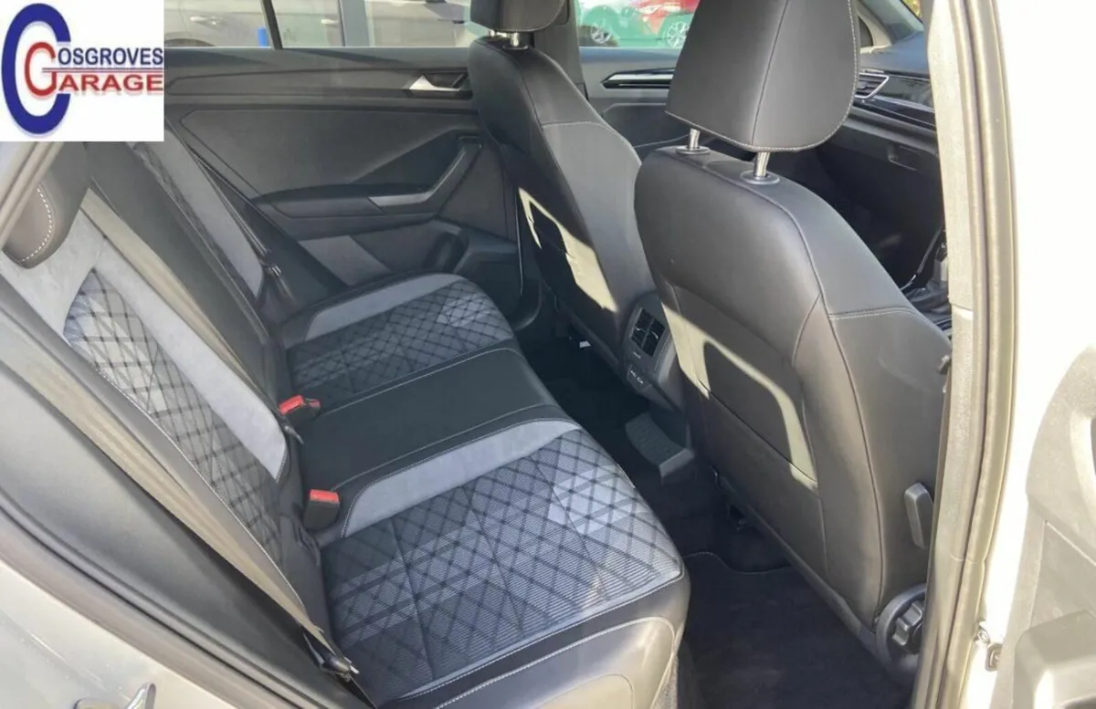 Volkswagen T-Roc 2025 - Image 4