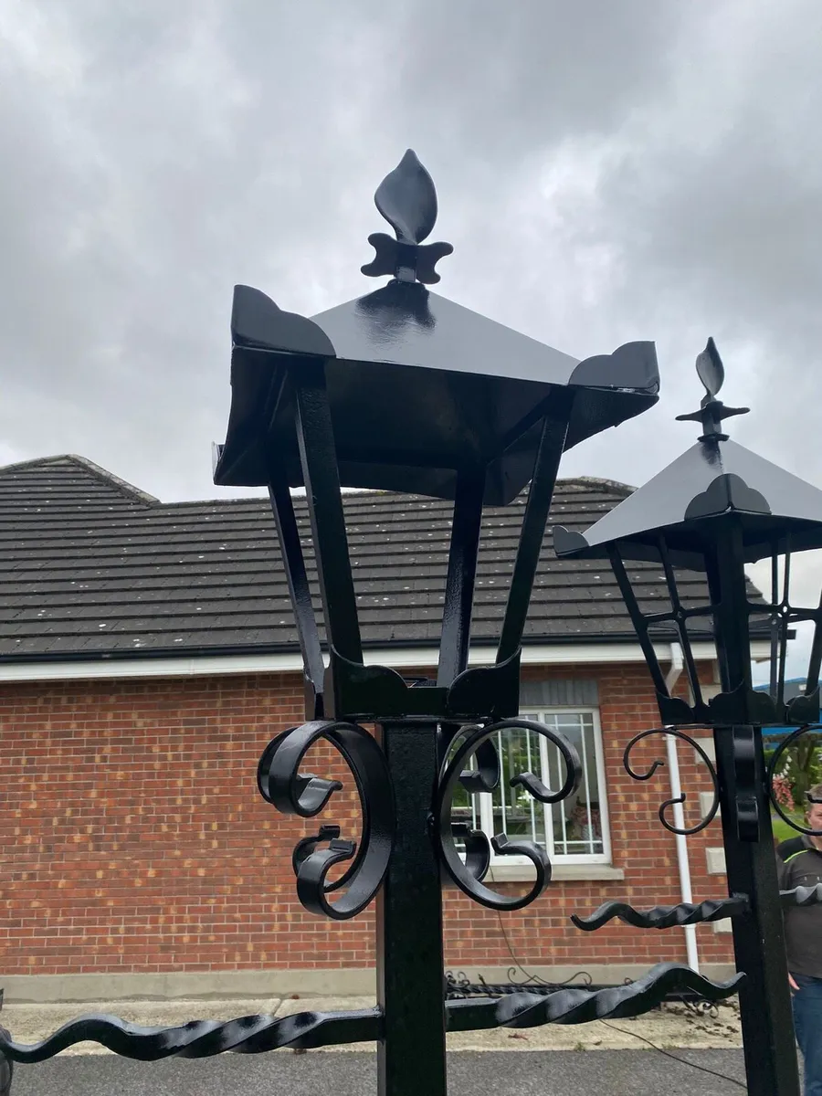 Wrought iron garden lamps - Image 2