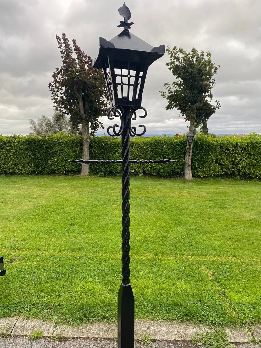 Wrought iron garden lamps - Image 4