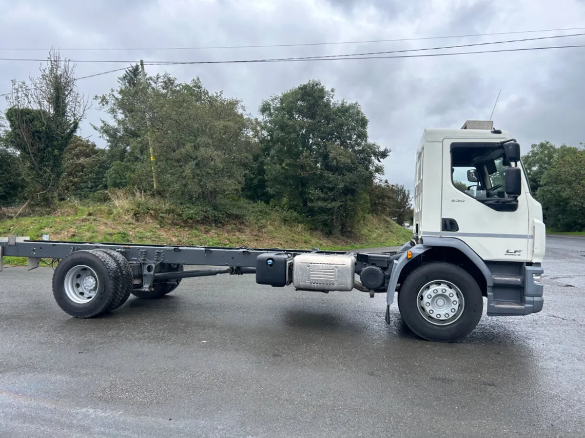 2017 Daf lf230 18 ton on air chassis cab - Image 4