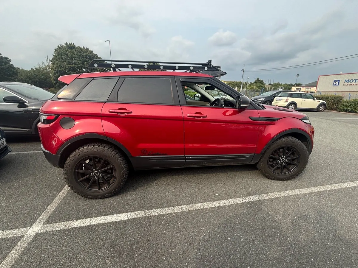 Range Rover Evoque Commercial - Image 4