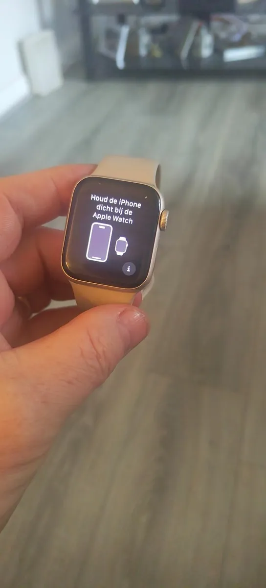 Apple Watch   SE 40mm - Image 1