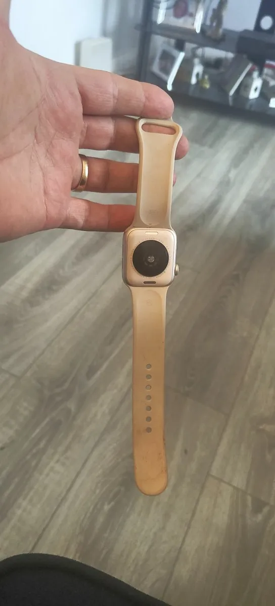 Apple Watch   SE 40mm - Image 2