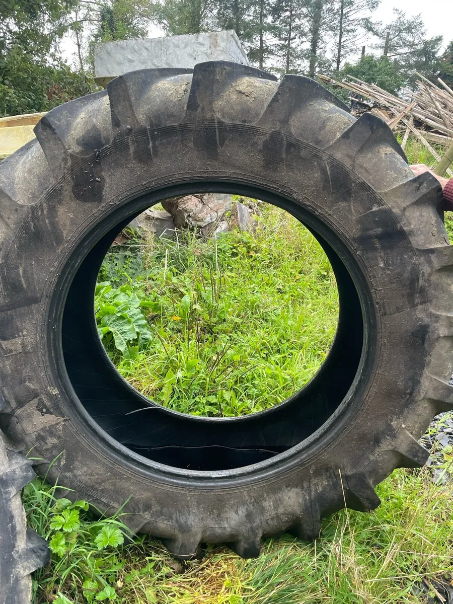 2 tyres 16.9 x 34 - Image 3