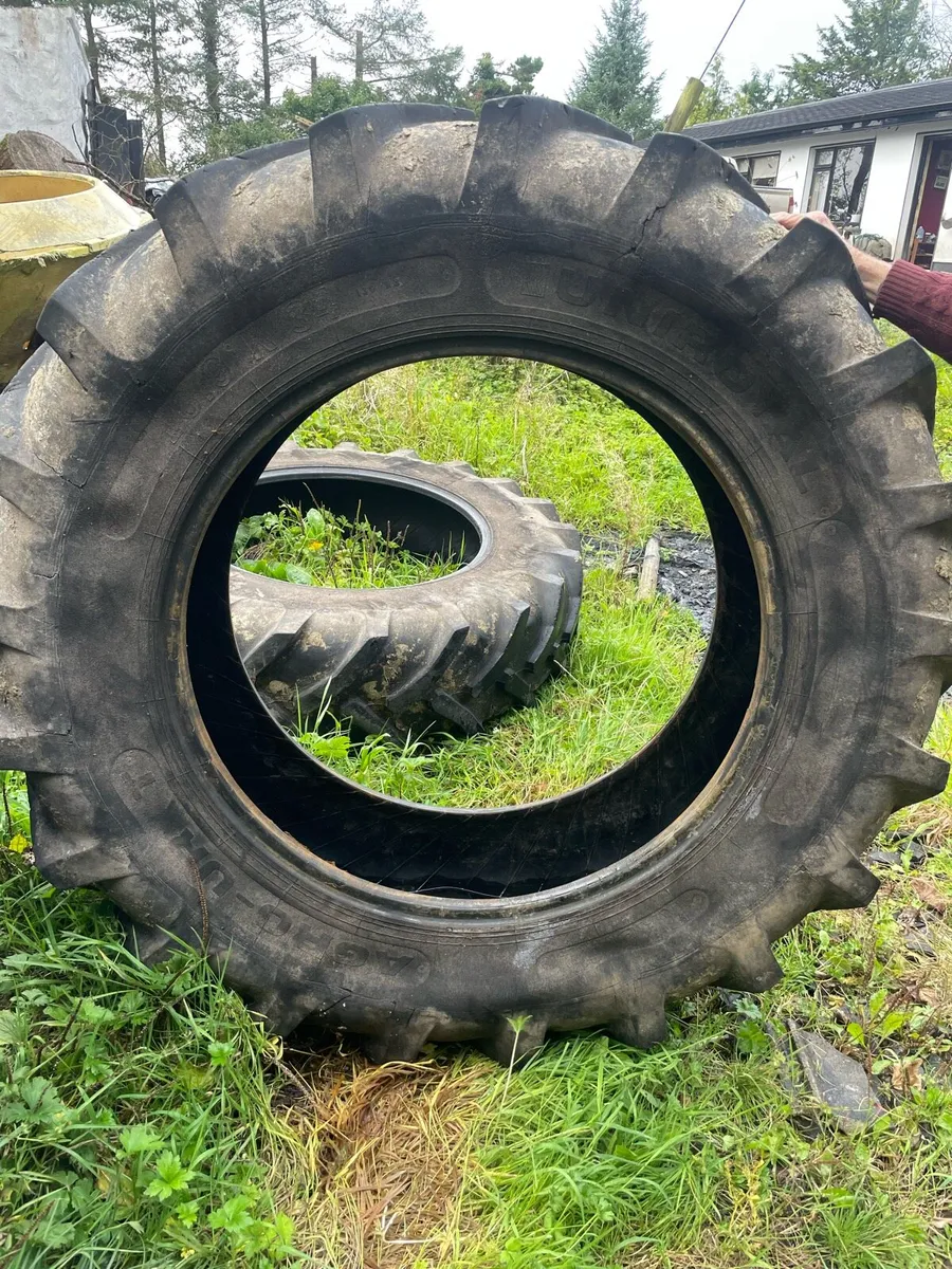 2 tyres 16.9 x 34 - Image 4