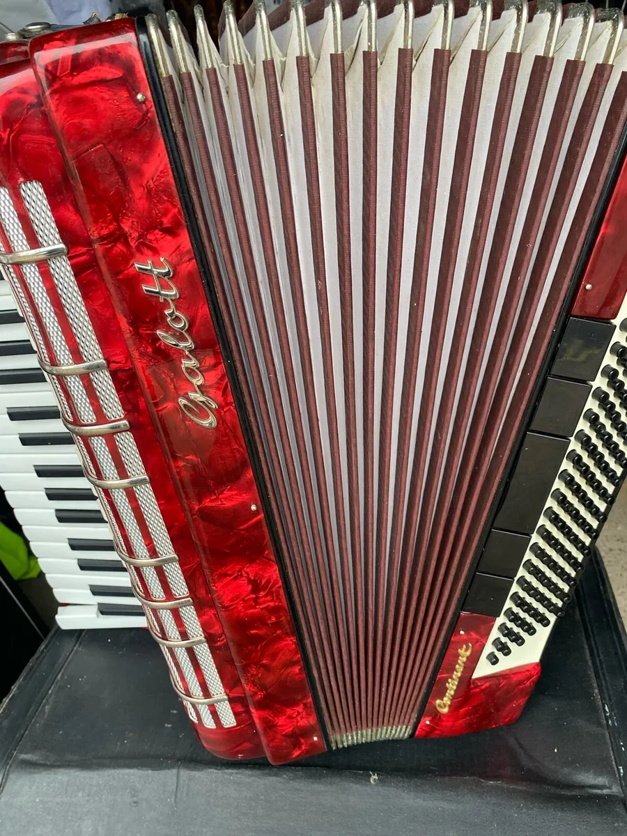 Piano accordion - Image 1