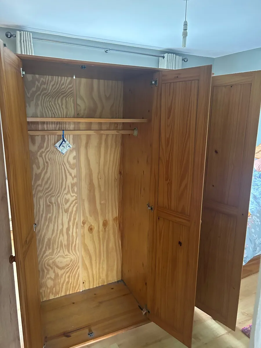 Triple wardrobe - Image 2