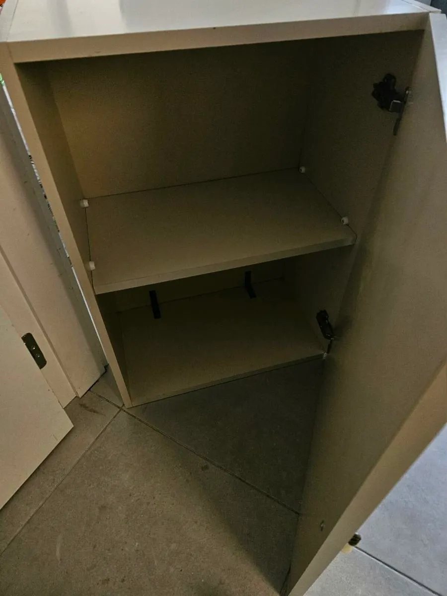Kitchen cabinet - Image 2
