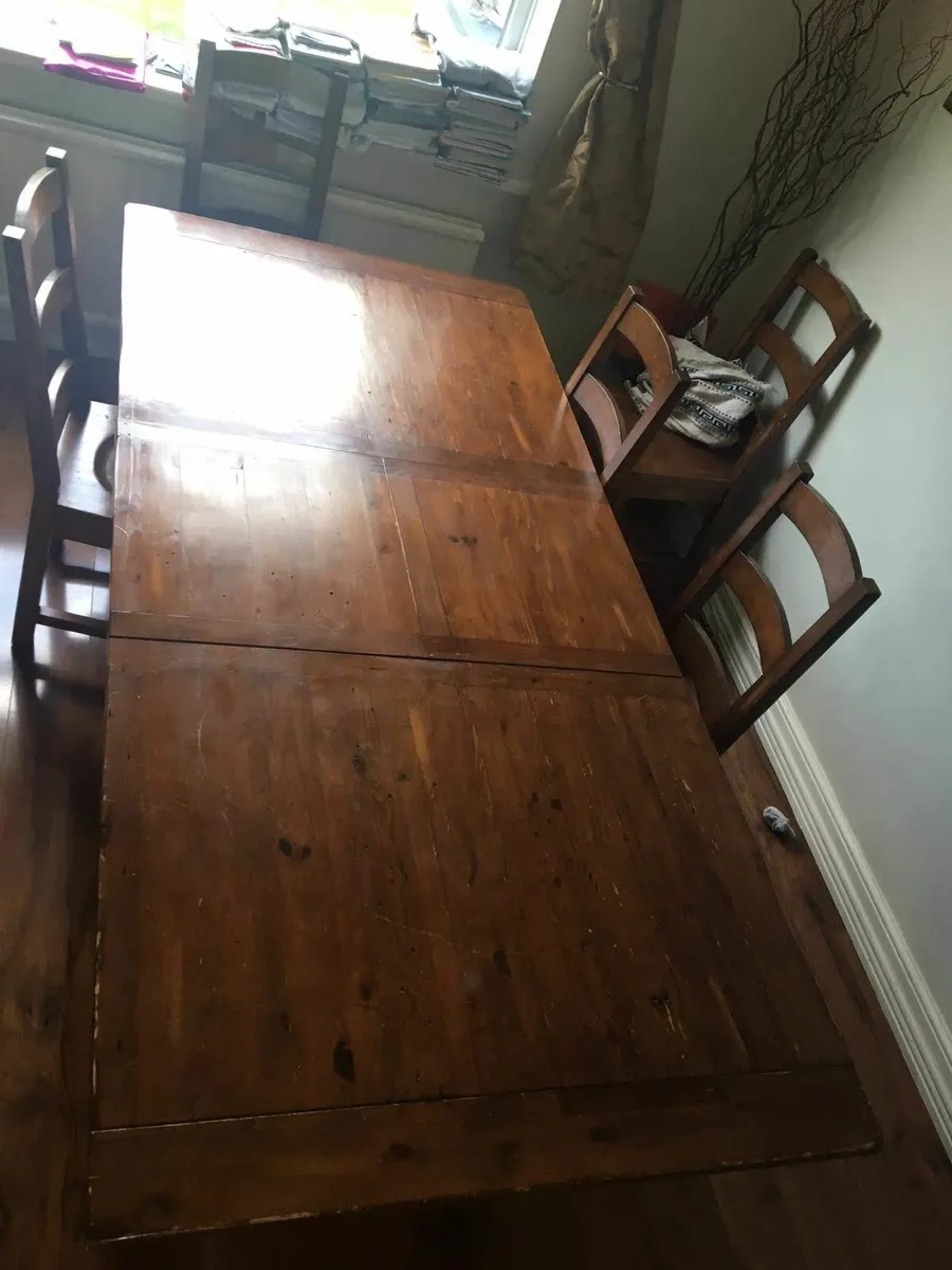 Dining room table - Image 1
