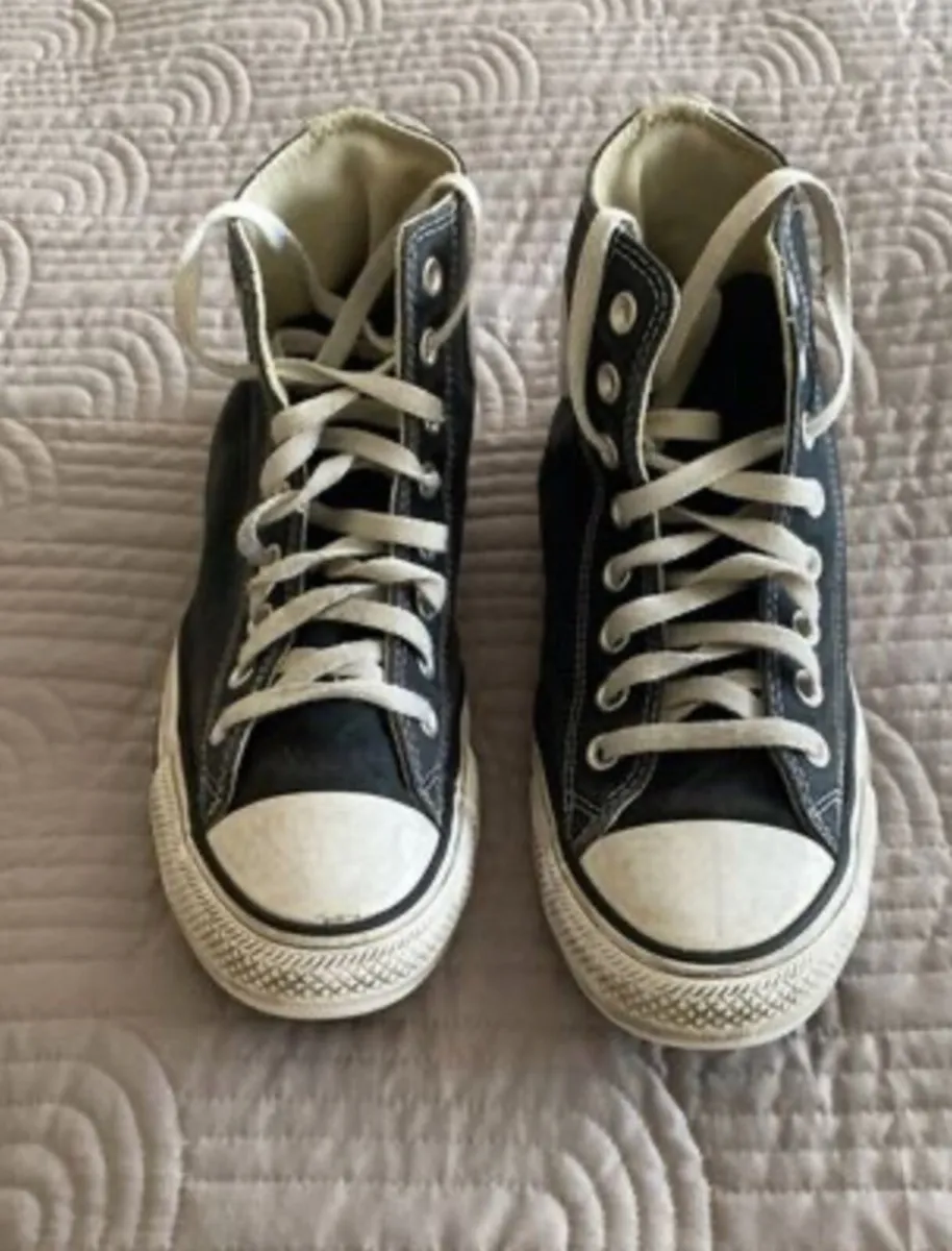 Black Converse Size 7.5 UK - Image 1