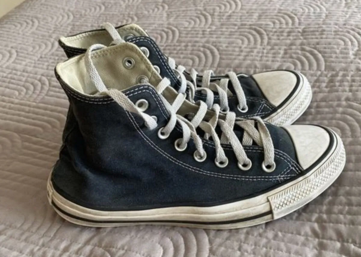 Black Converse Size 7.5 UK - Image 2
