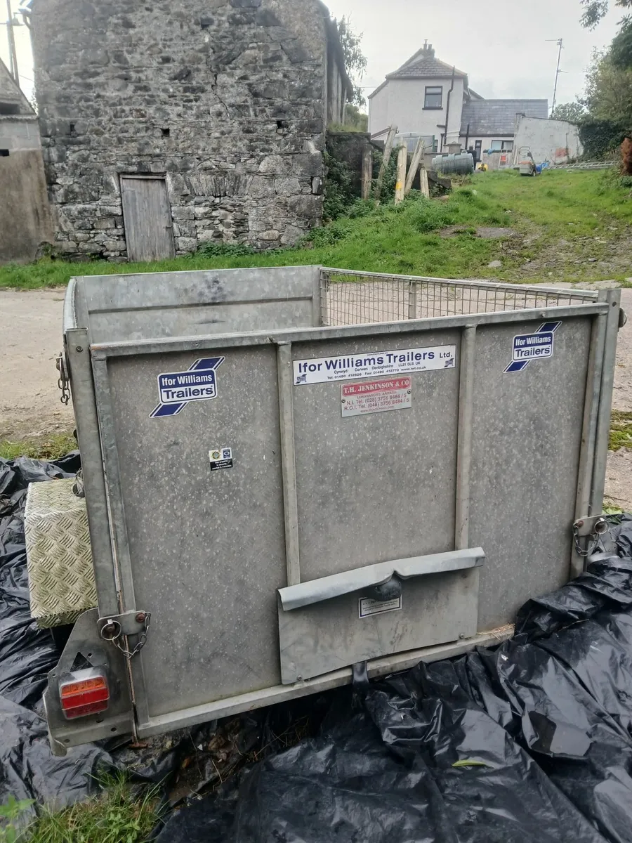 Trailer - Image 1