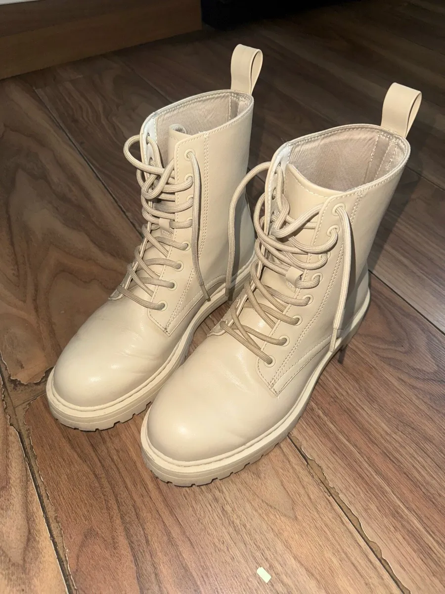 Water proof boots , ladies