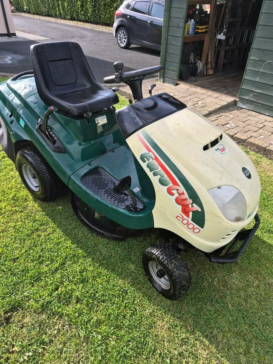 Ride on lawnmower - Image 1