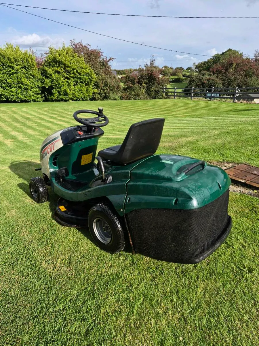 Ride on lawnmower - Image 2