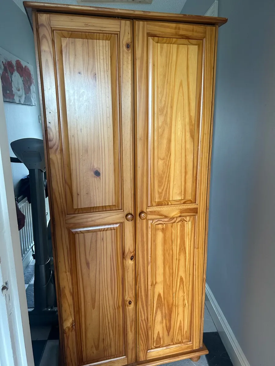 Double wardrobe - Image 1