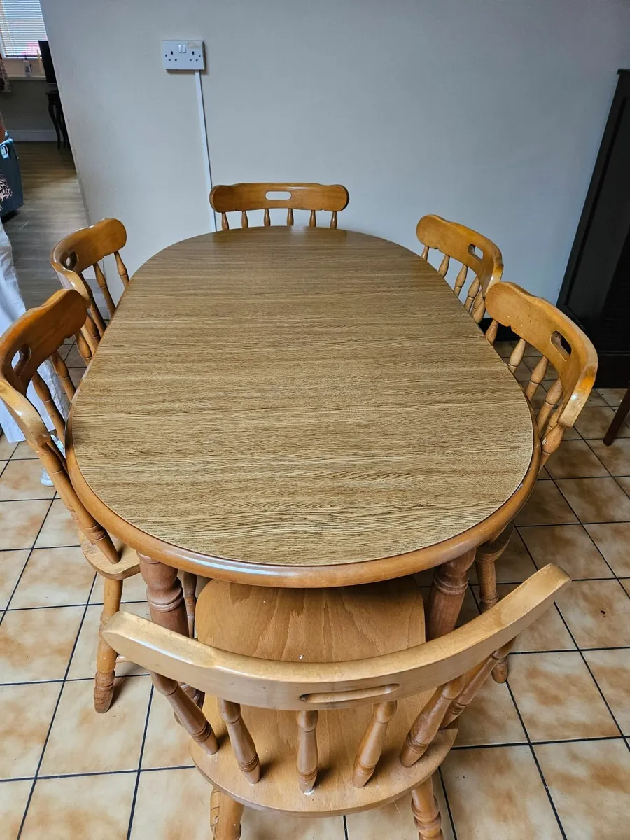 Extendable Kitchen table plus six chairs - Image 1