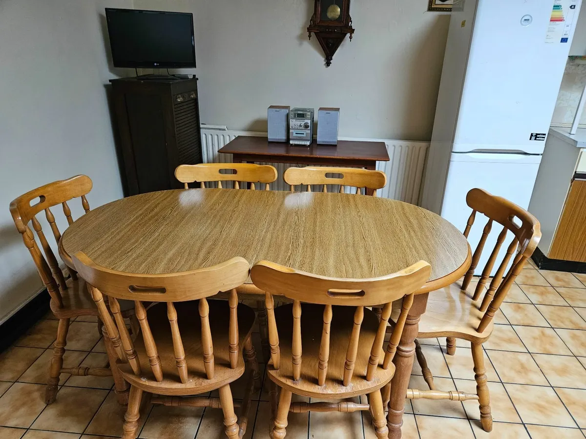 Extendable Kitchen table plus six chairs - Image 2