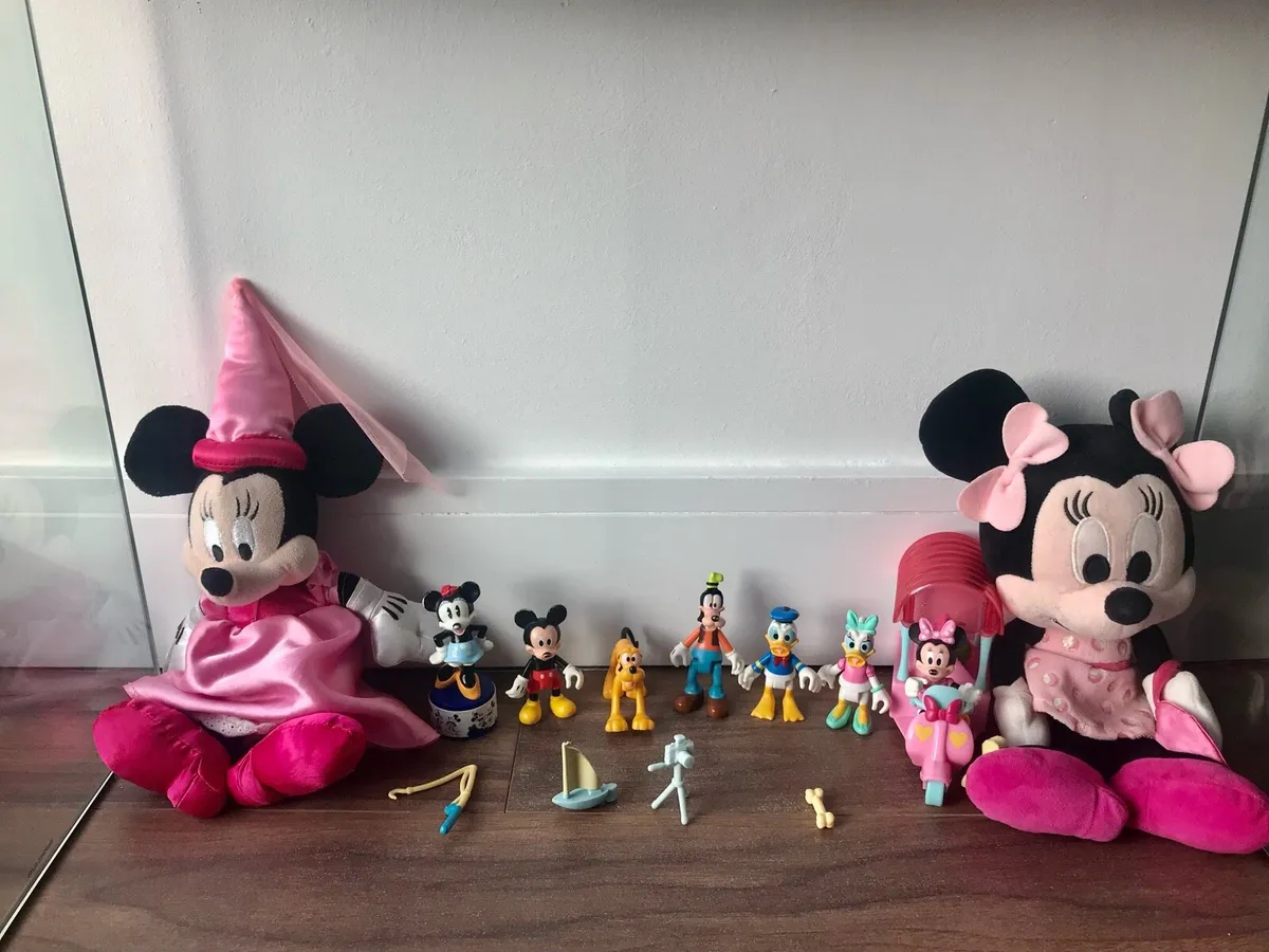 Minnie Mouse toy bundle