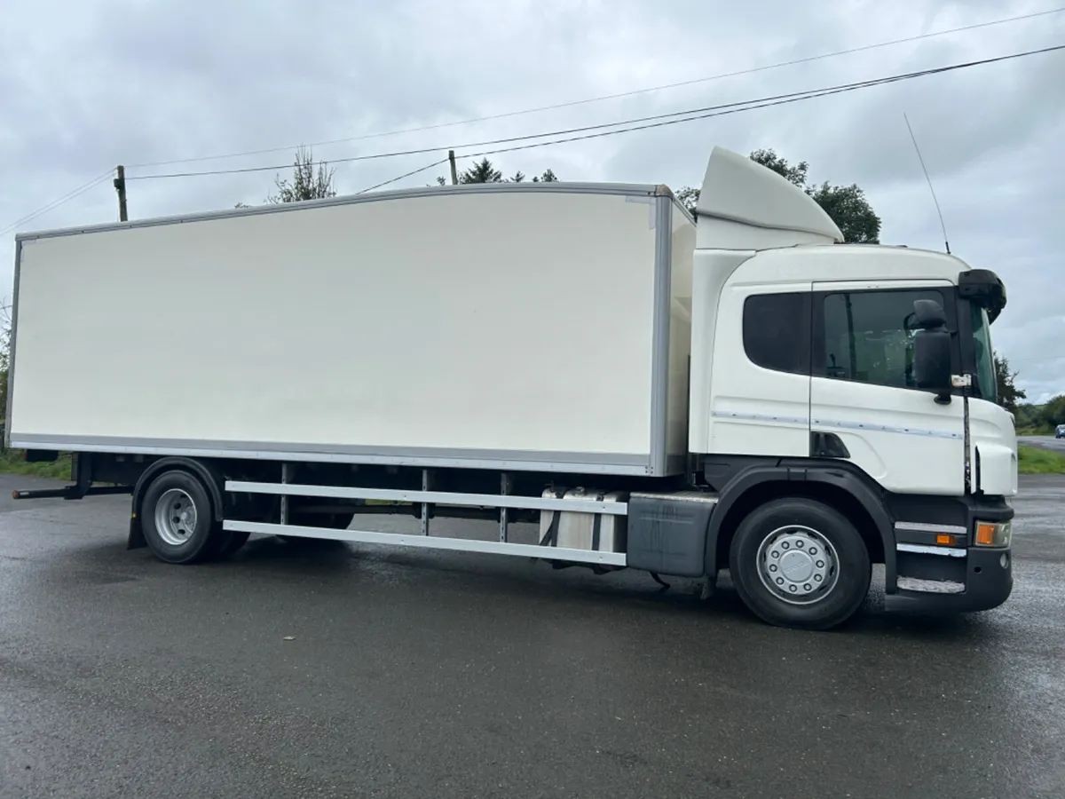 2013 Scania p230 18 ton box - Image 4