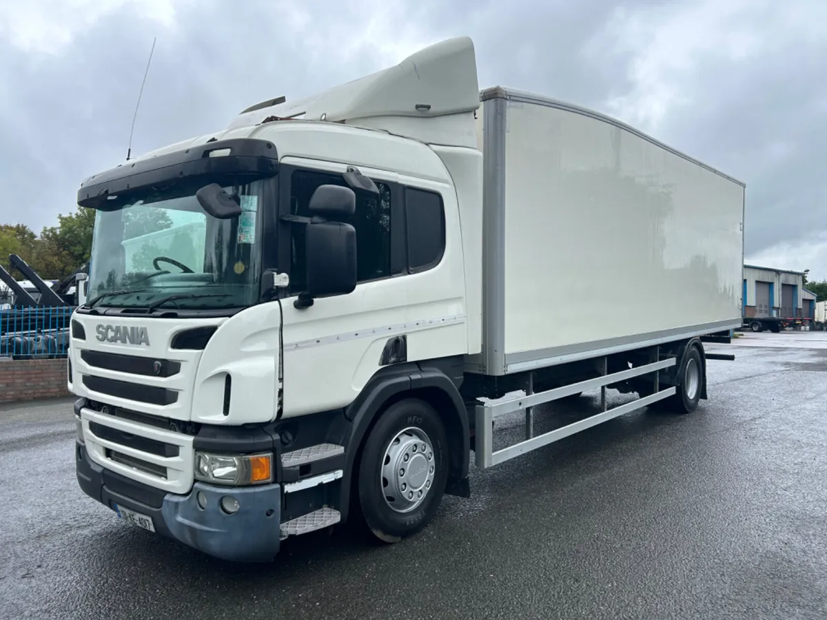 2013 Scania p230 18 ton box - Image 1