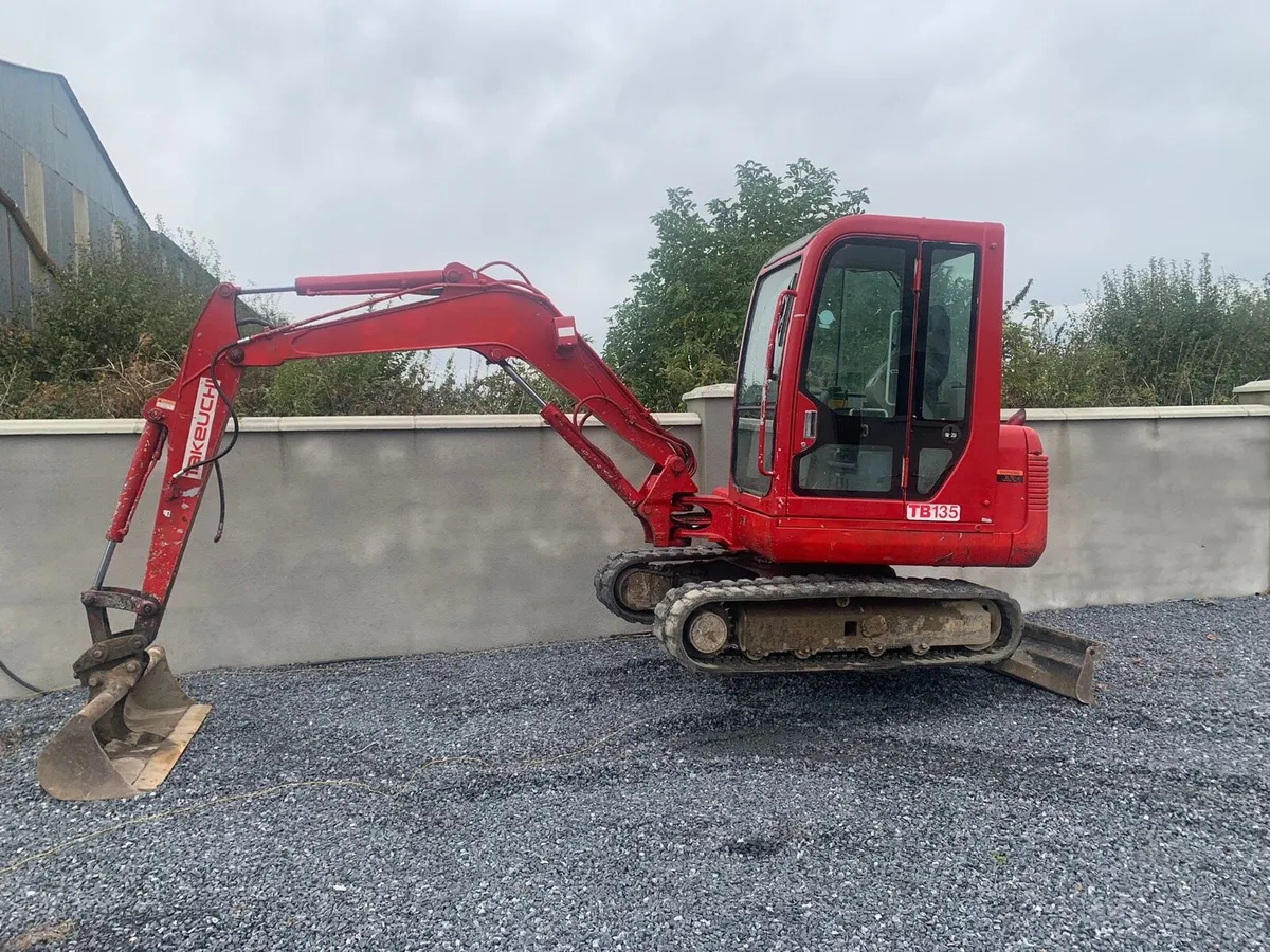 takeuchi 3.5 ton digger - Image 1