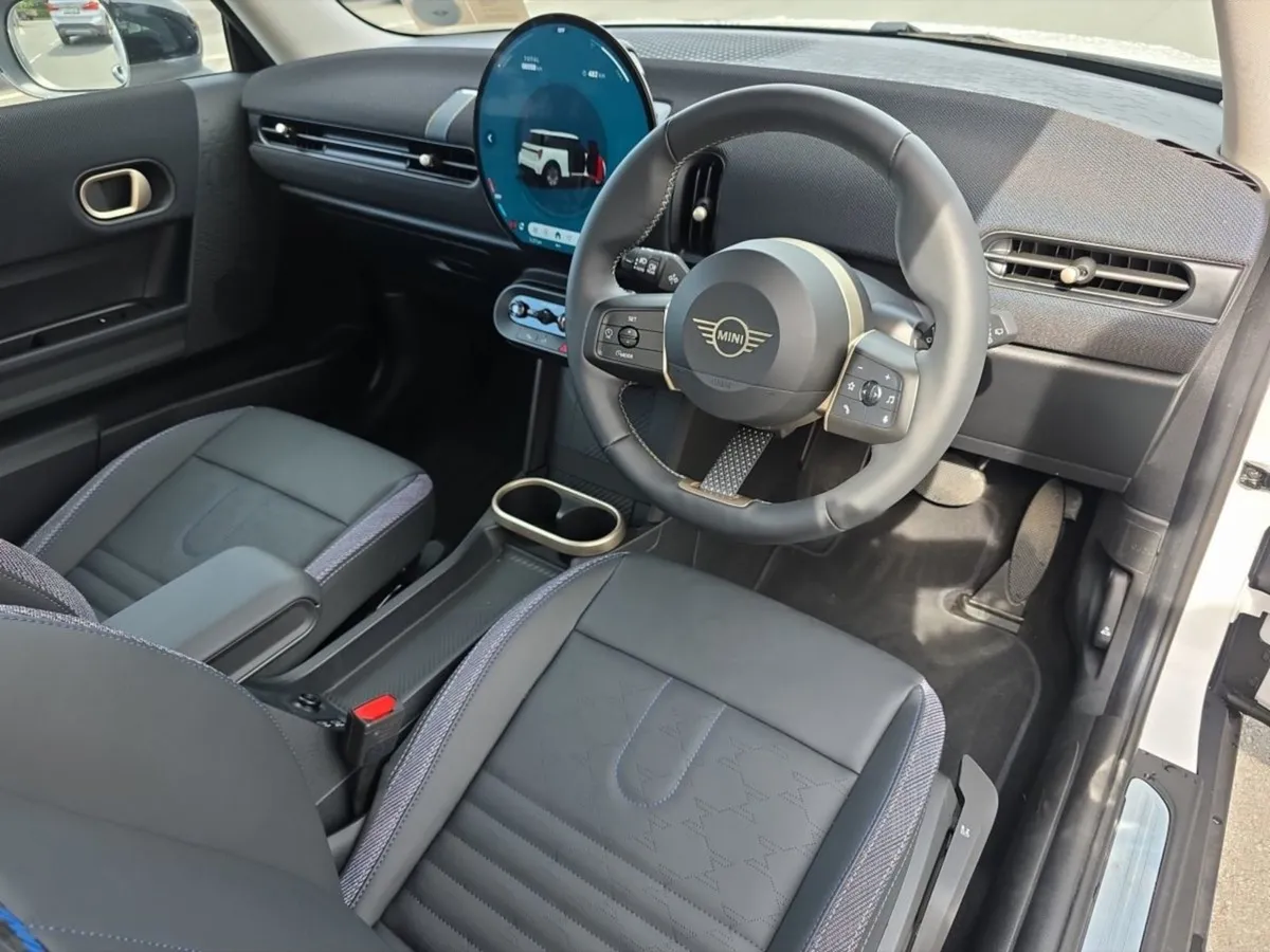MINI HATCH Cooper C 3 Door - Image 4