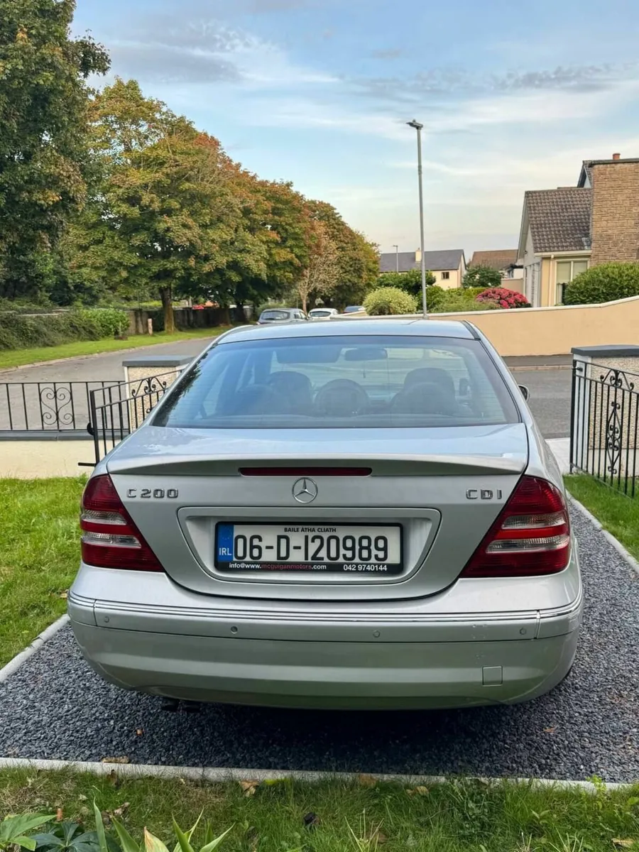 Mercedes-Benz C-Class 2006 - Image 2