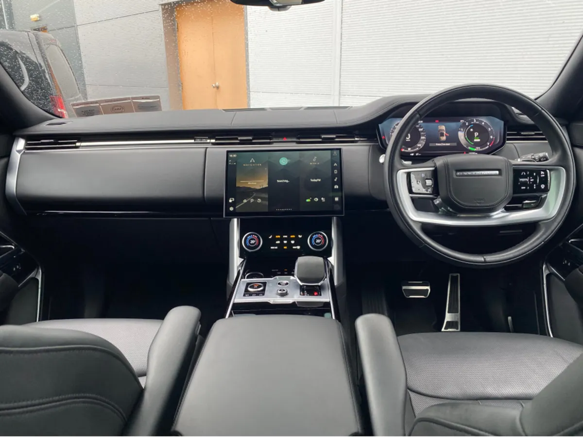 Land Rover Range Rover N1 5 SEAT P440E SE 440PS 5D - Image 3