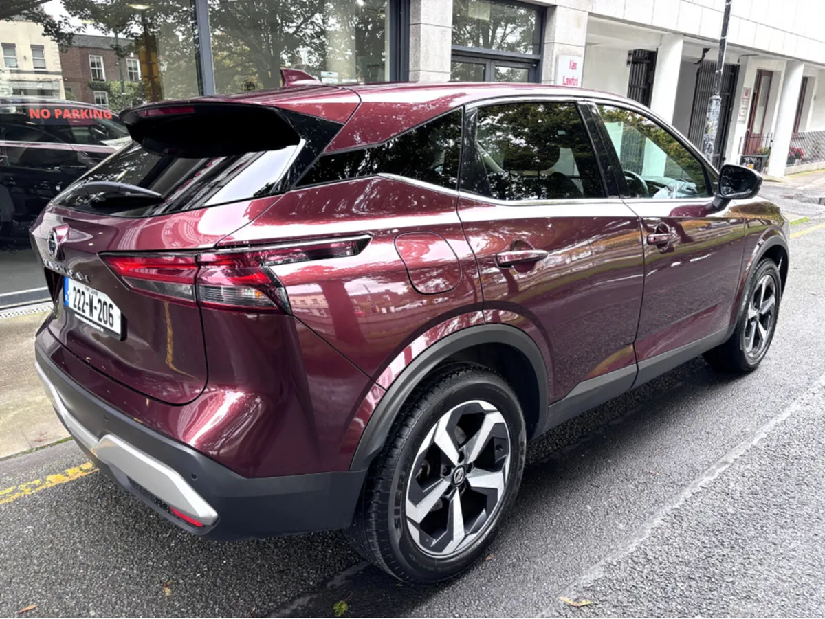 Nissan Qashqai 1.3 HYB SV PREMIUM 1/2 LEATHER 5DR - Image 2