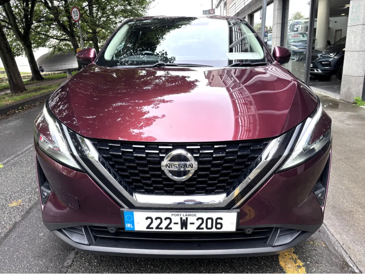 Nissan Qashqai 1.3 HYB SV PREMIUM 1/2 LEATHER 5DR - Image 3