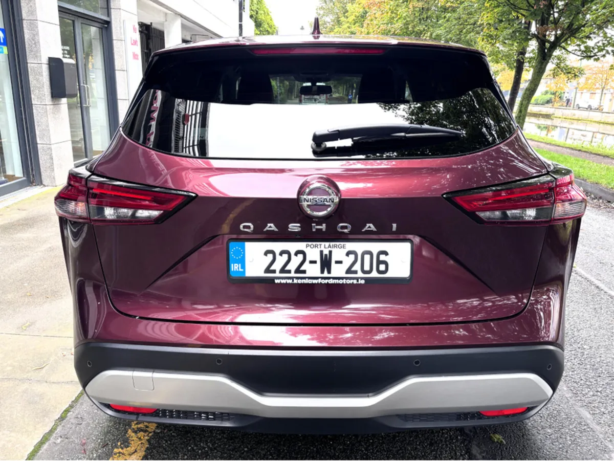 Nissan Qashqai 1.3 HYB SV PREMIUM 1/2 LEATHER 5DR - Image 4