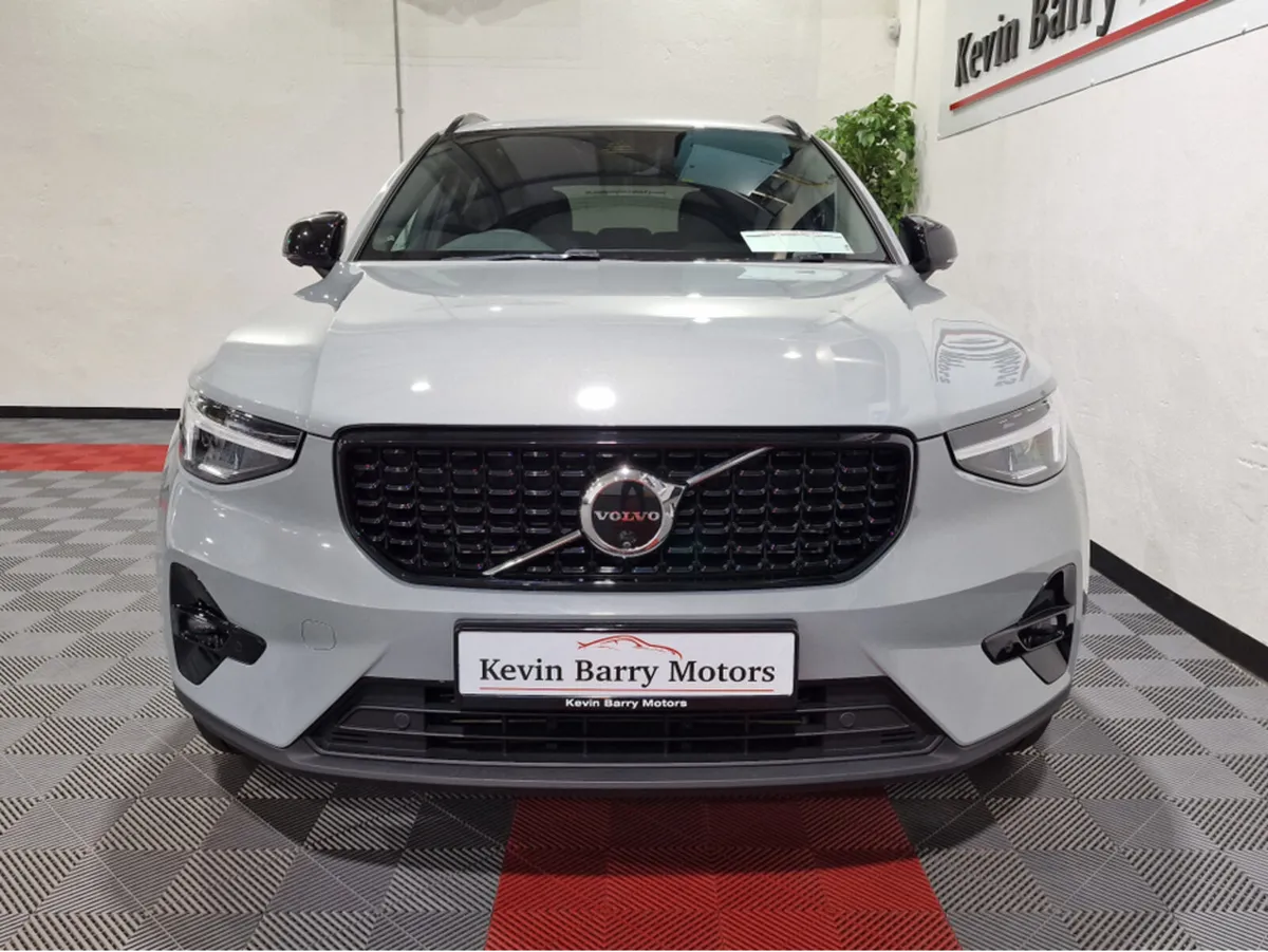 Volvo XC40 T4 PLUS DARK RECHARGE AUTOMATIC **ONE O - Image 2