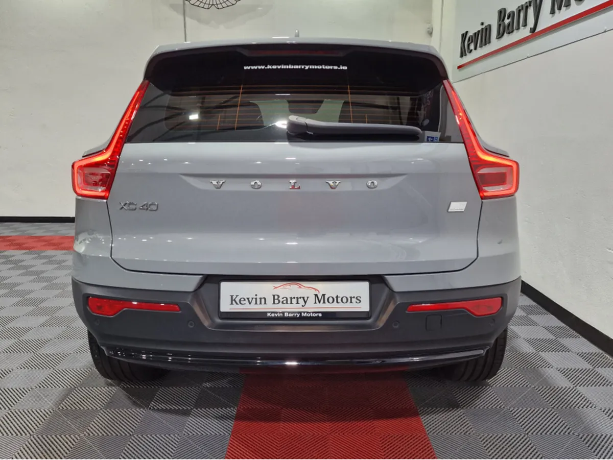 Volvo XC40 T4 PLUS DARK RECHARGE AUTOMATIC **ONE O - Image 3